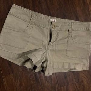 NWOT Khacki Shorty Shorts sz 7